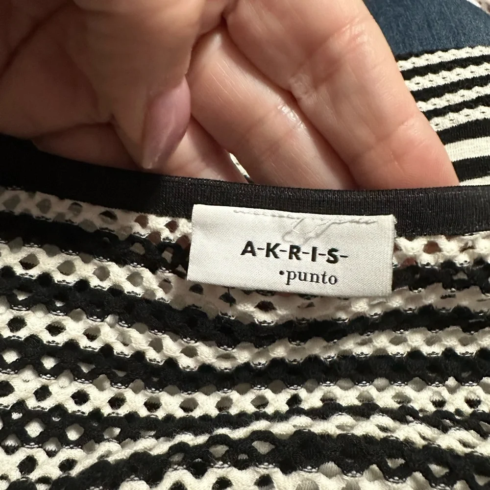 AKRIS Punto black and white striped top size 14. Beautiful see through detail - Picture 10 of 12